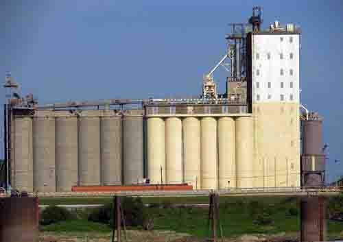 A grain elevator warehouse